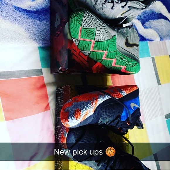 Nike Kyries - Picture 1 of 1